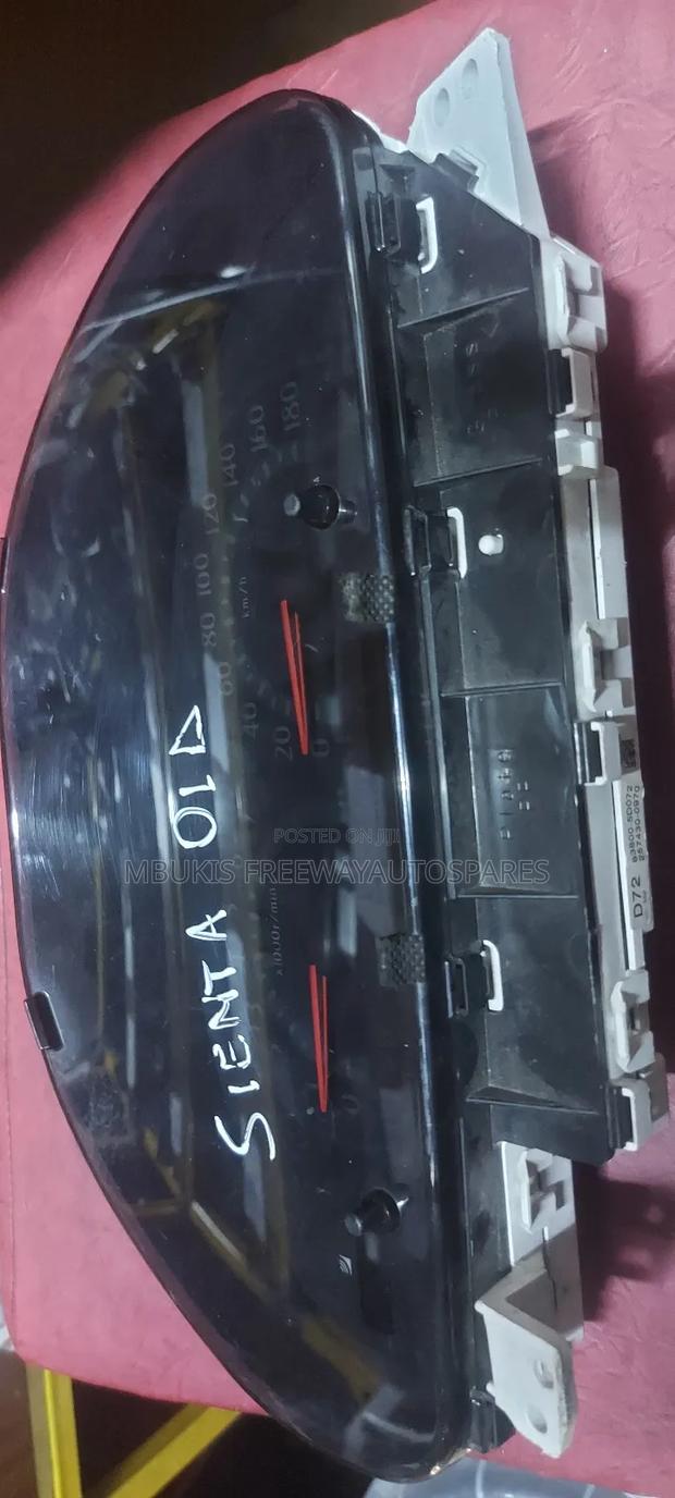 Dashboard Clock Sienta Old - main view