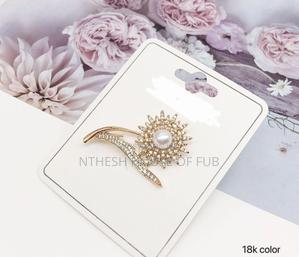 Leave Brooch Gold Colour