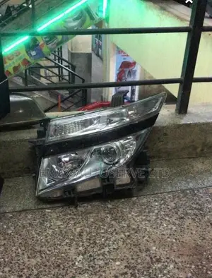 Nissan Elgrand Xenon Headlight 2012 Ex Japan