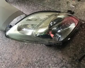 Toyota Vitz 2008 Xenon Headlight Ex Japan