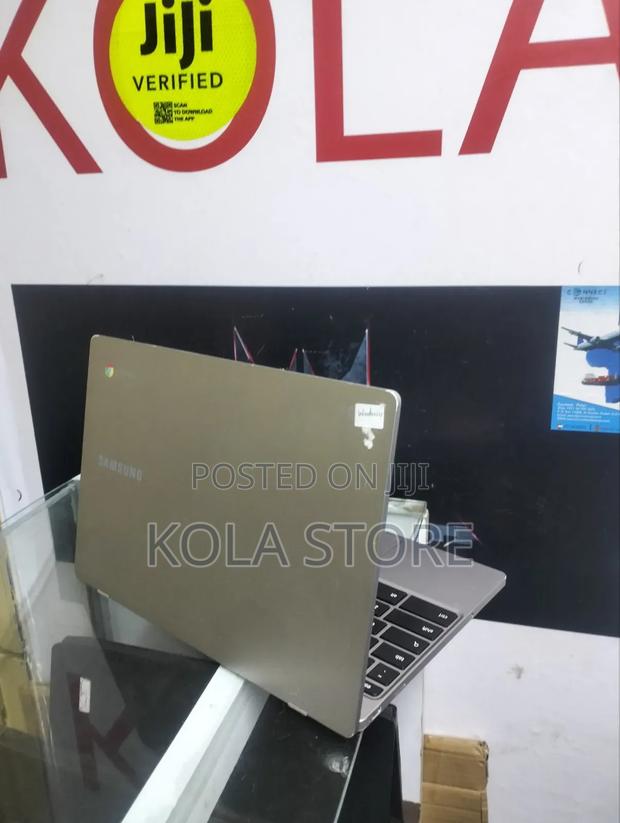 Laptop Samsung Chromebook 3 11 4GB Intel SSD 32GB - main view