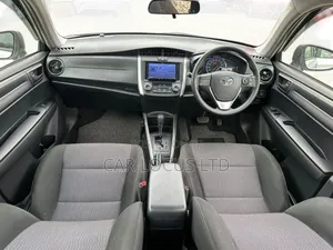 Toyota Corolla Fielder 2018 Silver