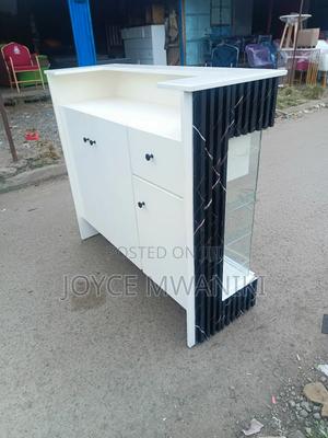 Reception Desk With Display Area - thumbnail 2