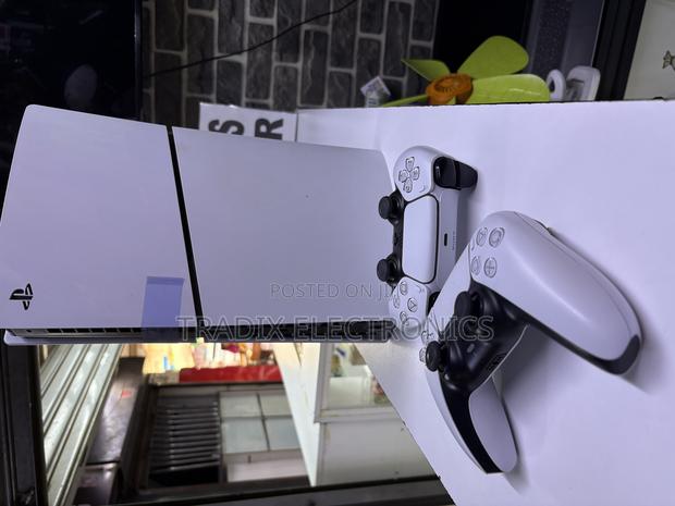 Playstation 5 - thumbnail 2