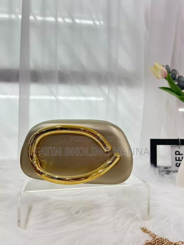 Simple Hand Clutch Bag - thumbnail 2