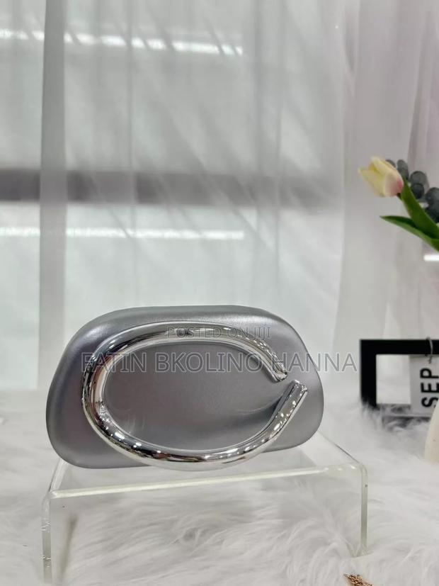 Simple Hand Clutch Bag - thumbnail 3