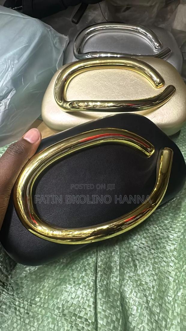 Simple Hand Clutch Bag - thumbnail 4