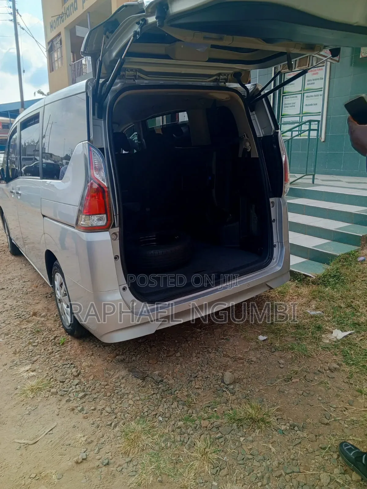 New Nissan Serena 2017 Silver