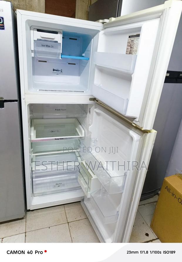 Spacious Samsung Fridge - thumbnail 2