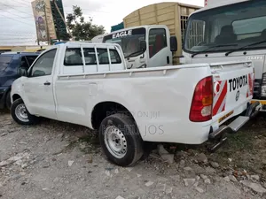 Toyota Hilux 2010 White