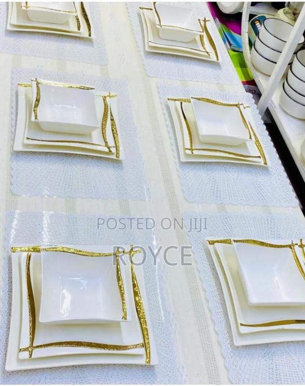 18pc Gold Line Dinner Plate - main view