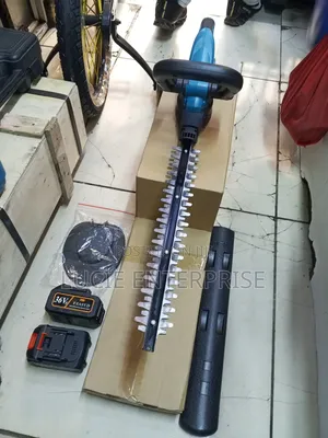 Hedge Trimmer/ Makita Cordless Hedge Trimmer