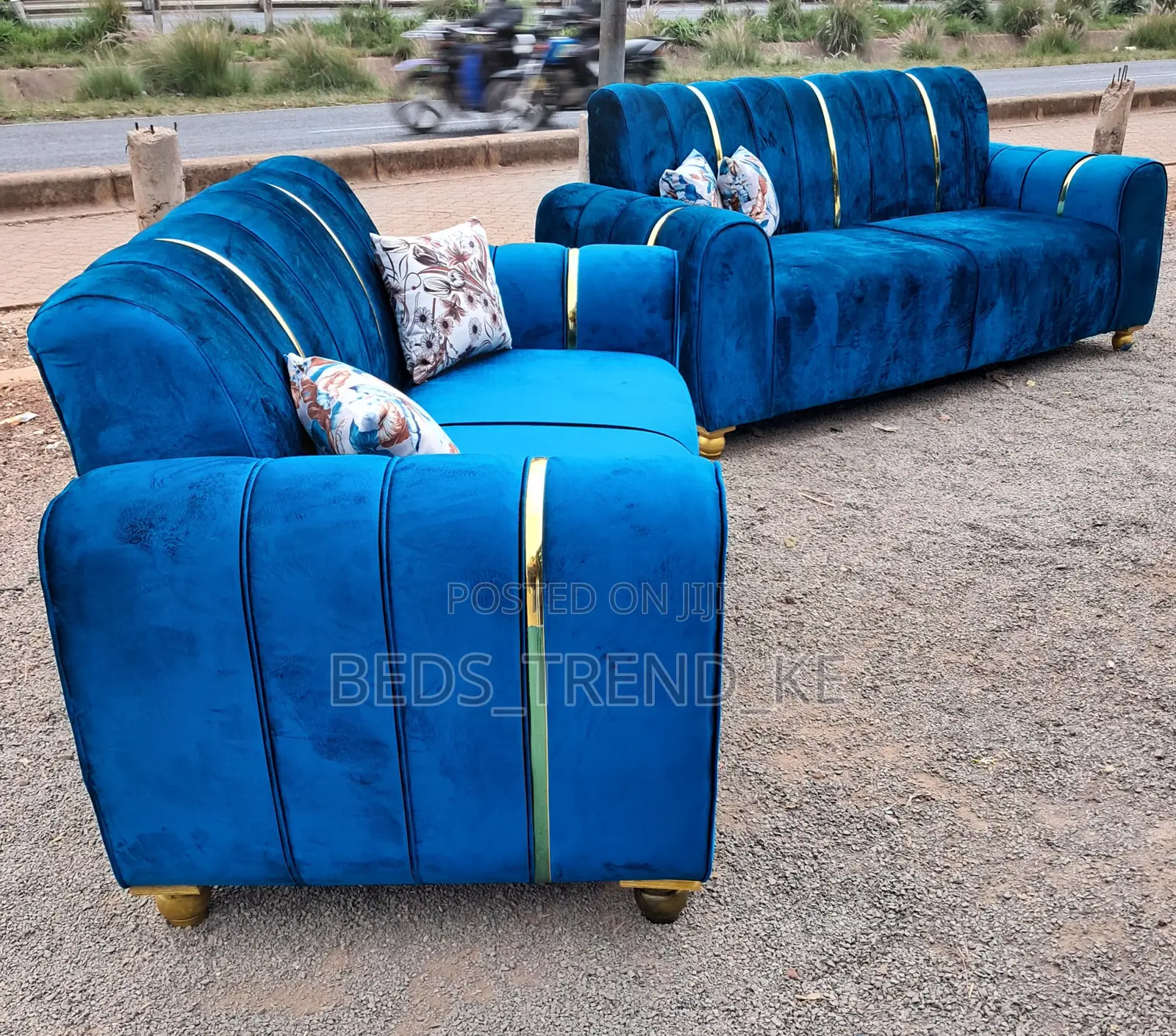 Contemporary 5 Seater Cushy Sofa 3-2