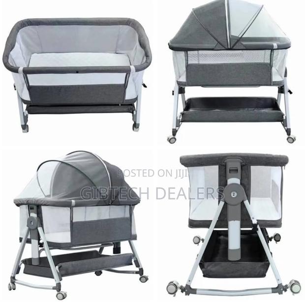 Baby Co Sleeper Bassinet With Rocking Wheel and Mosquito Net
