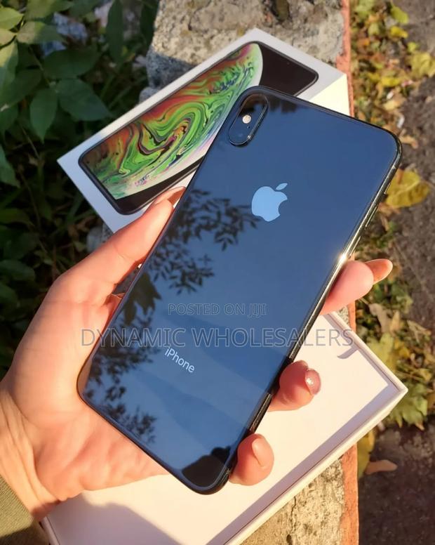 Apple iPhone XS Max 256 GB Black - main view