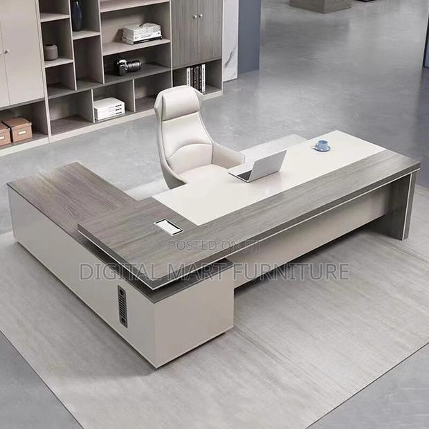 Office Furniture: Luxurious Executive Office Desk