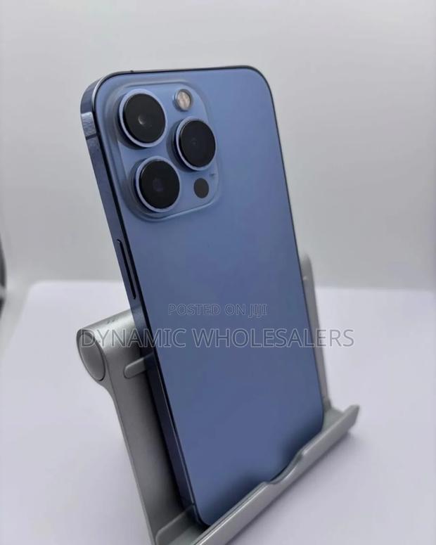 Apple iPhone 13 Pro 256 GB Blue - main view