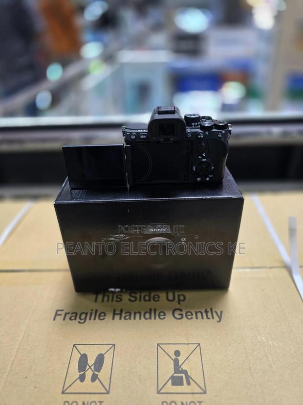 Sony Alpha A7r Iv Mirrorless Digital Camera (Body Only) - thumbnail 3