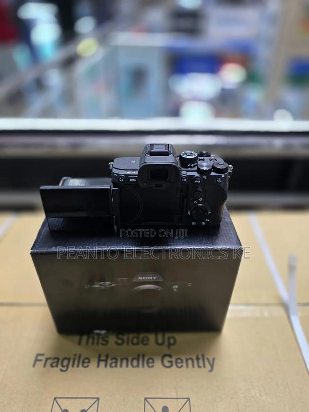 Sony Alpha A7r Iv Mirrorless Digital Camera (Body Only) - thumbnail 4