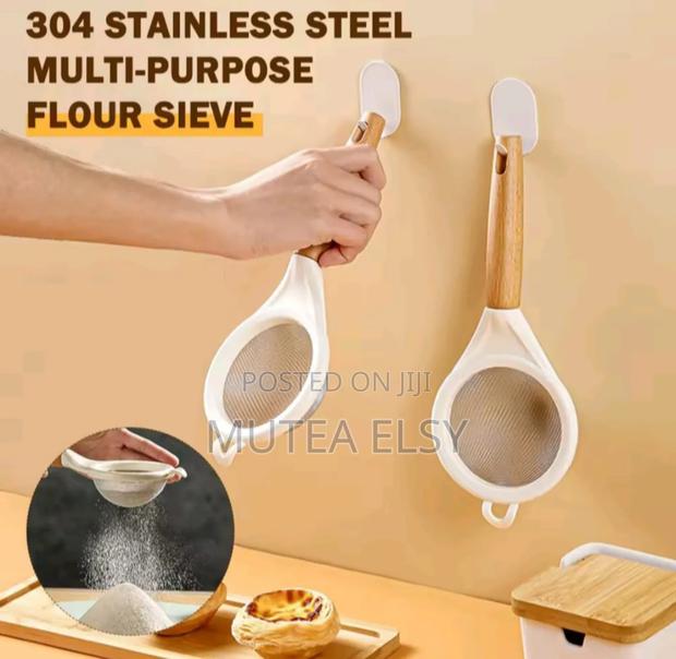 Wooden Handle Stainless Steel Fine Mesh Sieve/Strainer