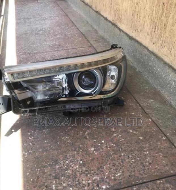 Toyota Hillux Revo Headlight 2015 Xenon