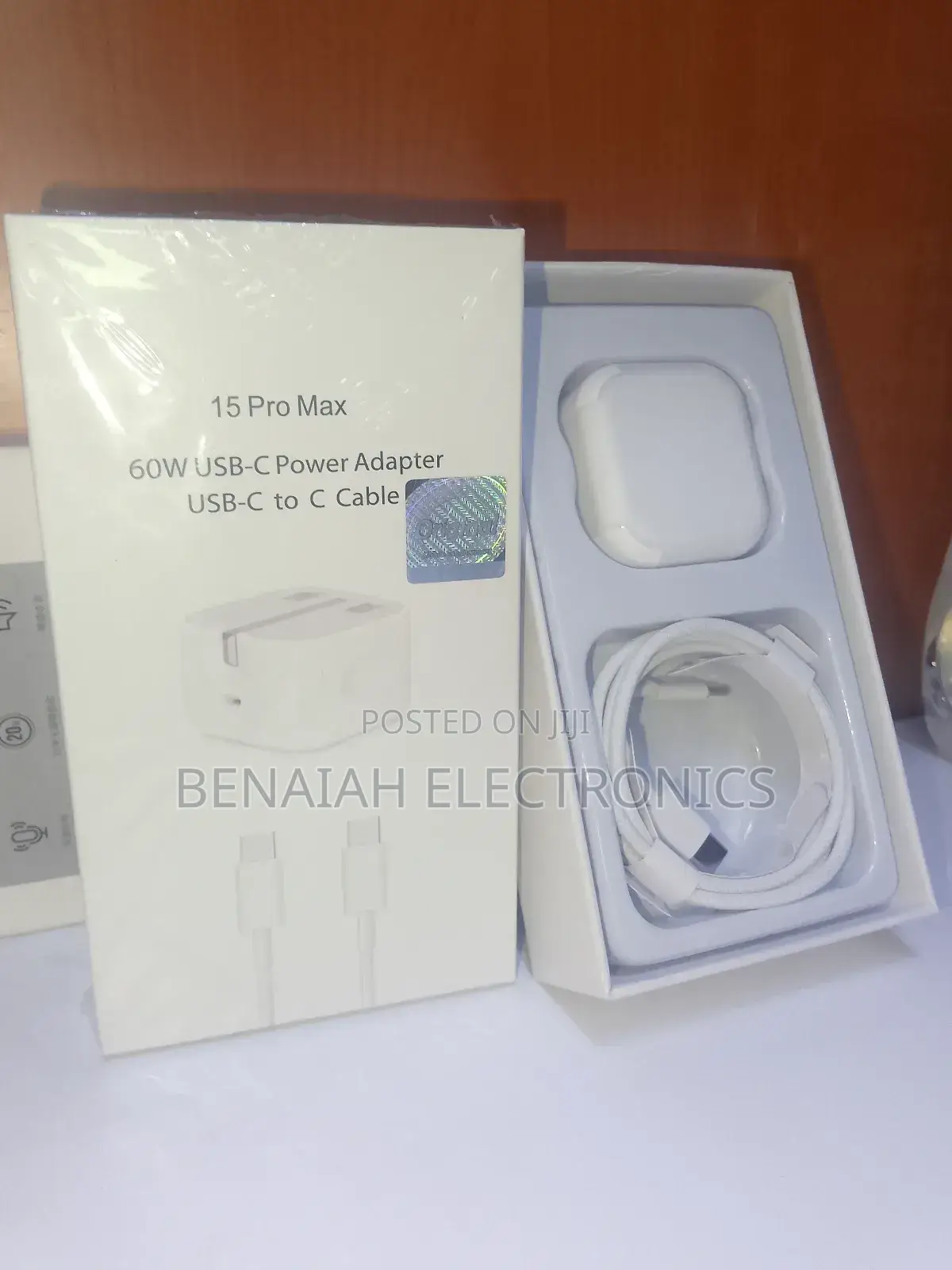 iPhone 15 Pro Max 60 Watts Traveller Charger,Usb C to C