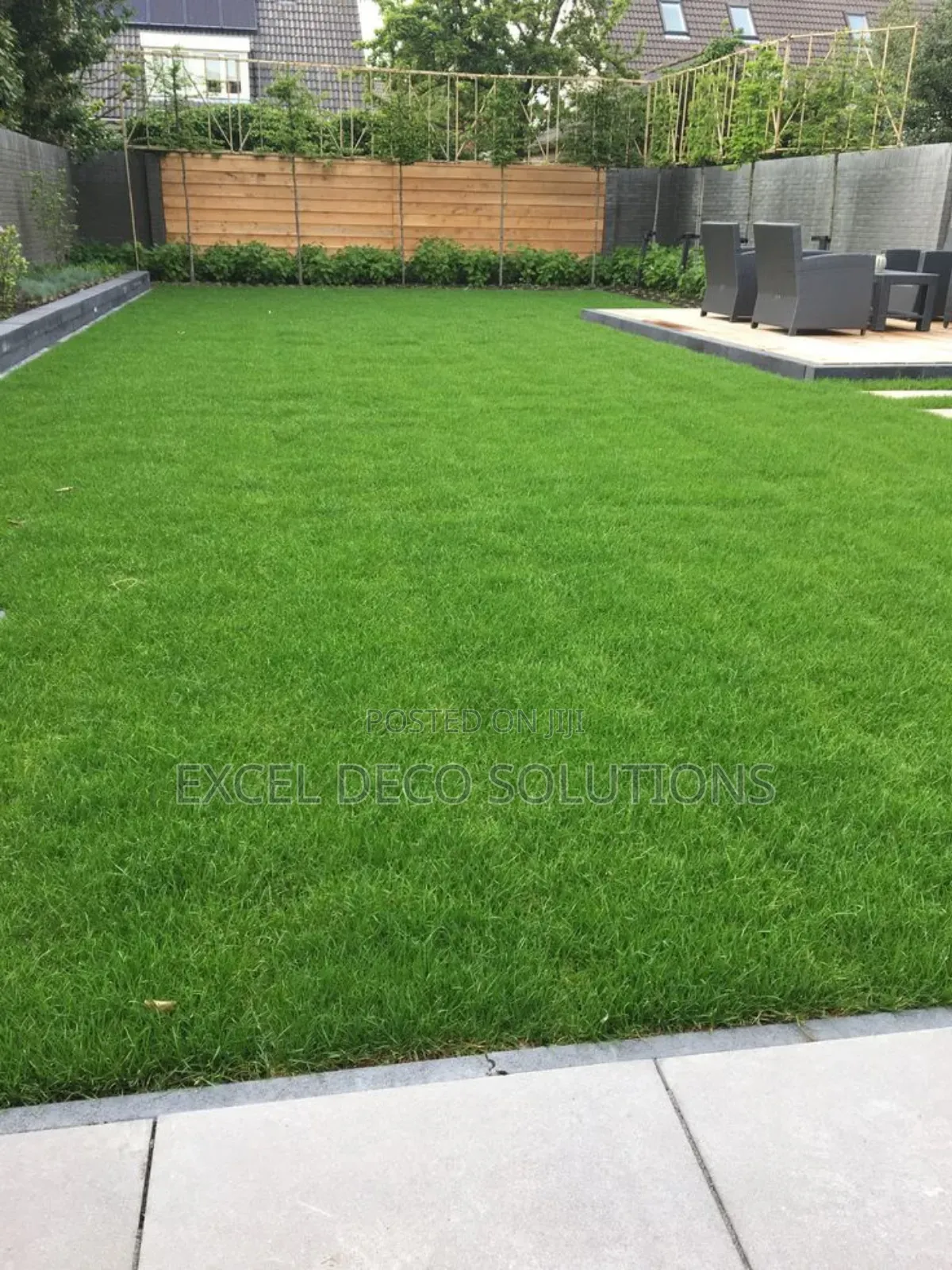Easy-to-Clean Artificial Grass Ideal for Indoor Decoration