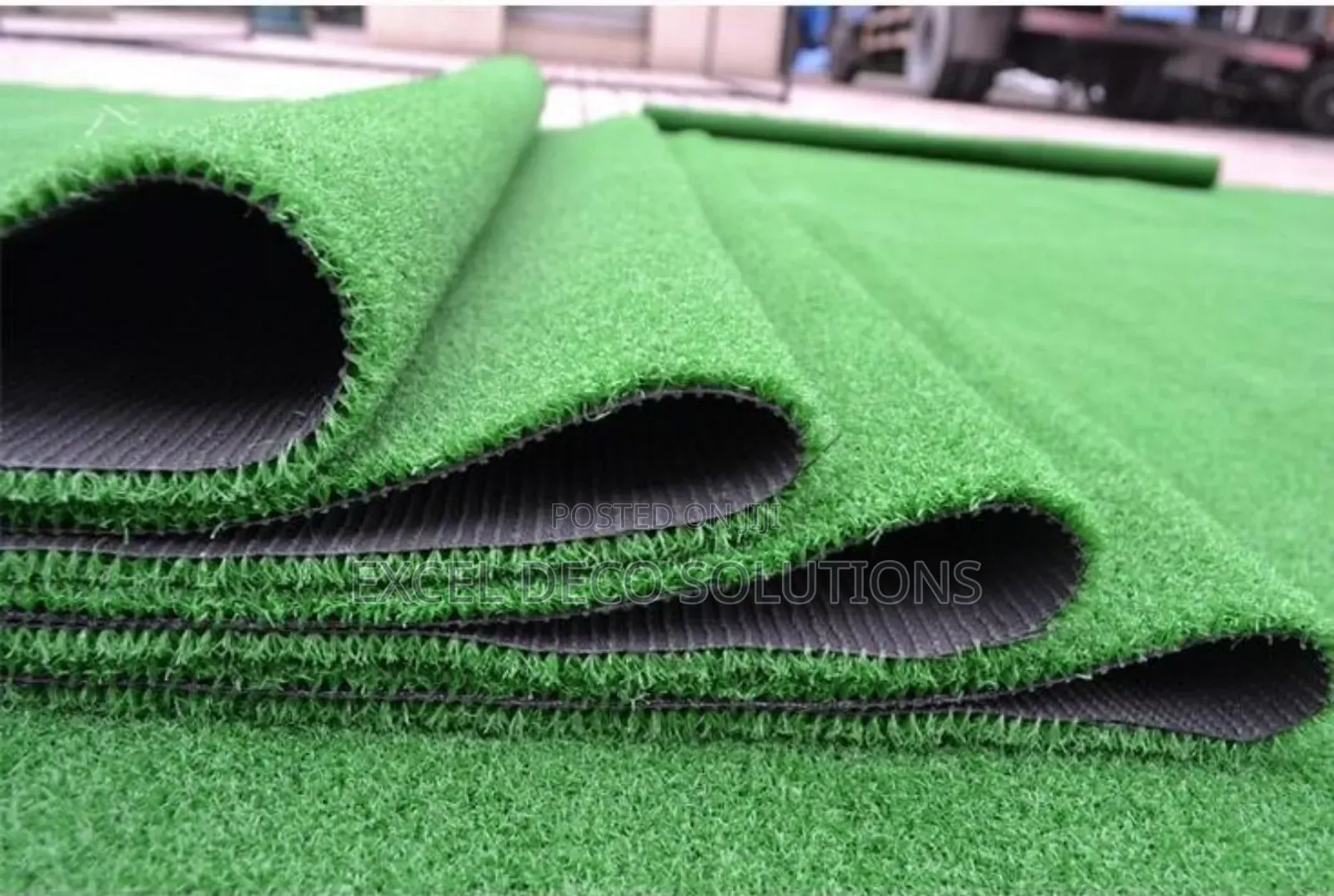  Artificial Grass Carpet Your Balcony Into a Retreat