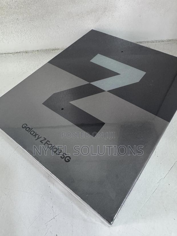 New Samsung Galaxy Z Fold 3 256 GB Black - thumbnail 2