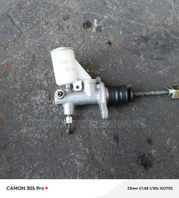 Nissan Hardbody Master Cylinder - thumbnail 2
