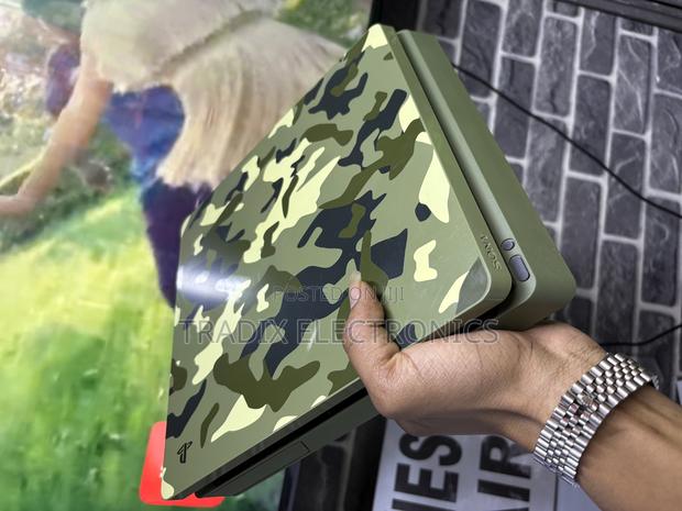 Playstation 4 Slim - main view