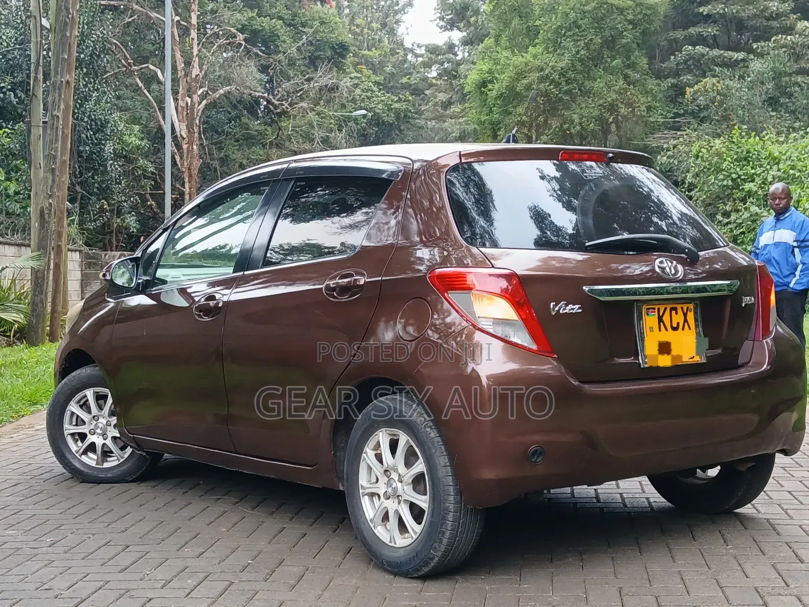 Toyota Vitz 2012 Brown