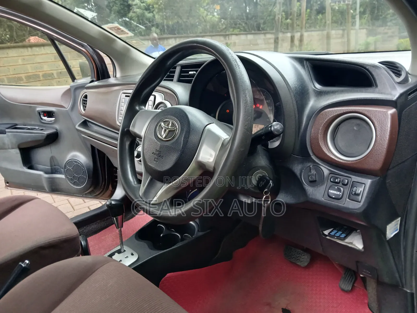 Toyota Vitz 2012 Brown