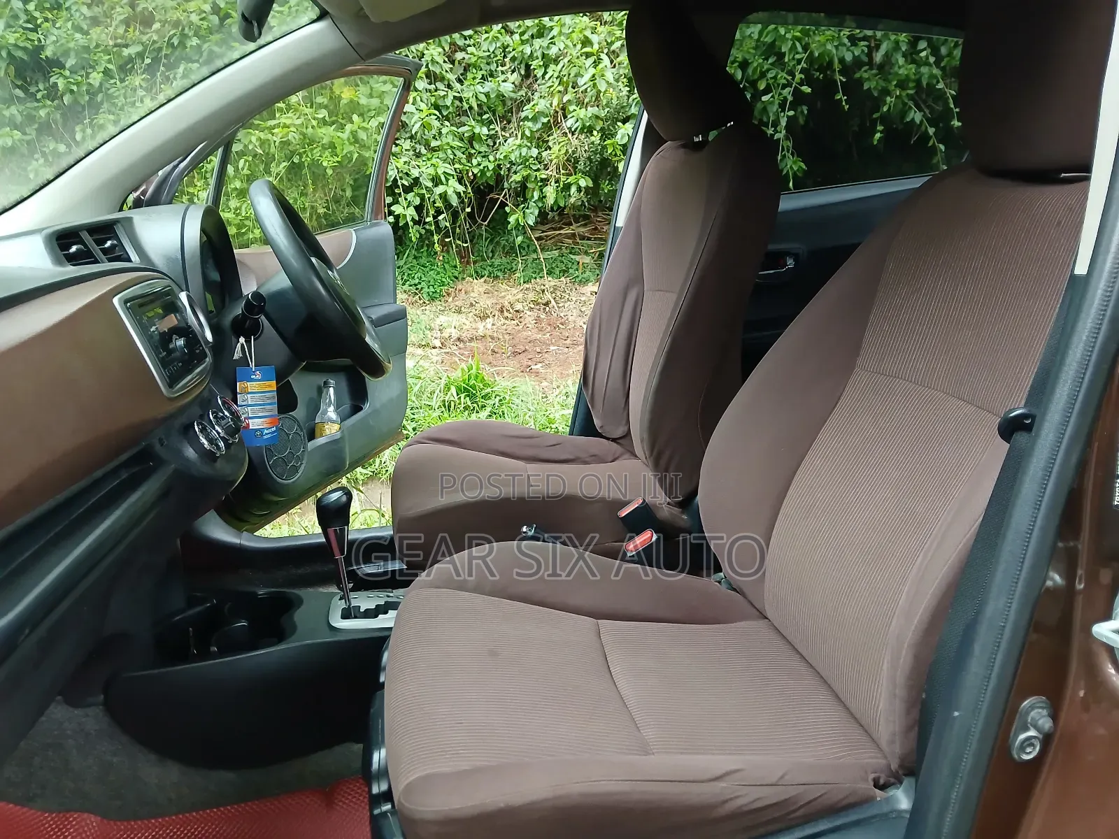 Toyota Vitz 2012 Brown