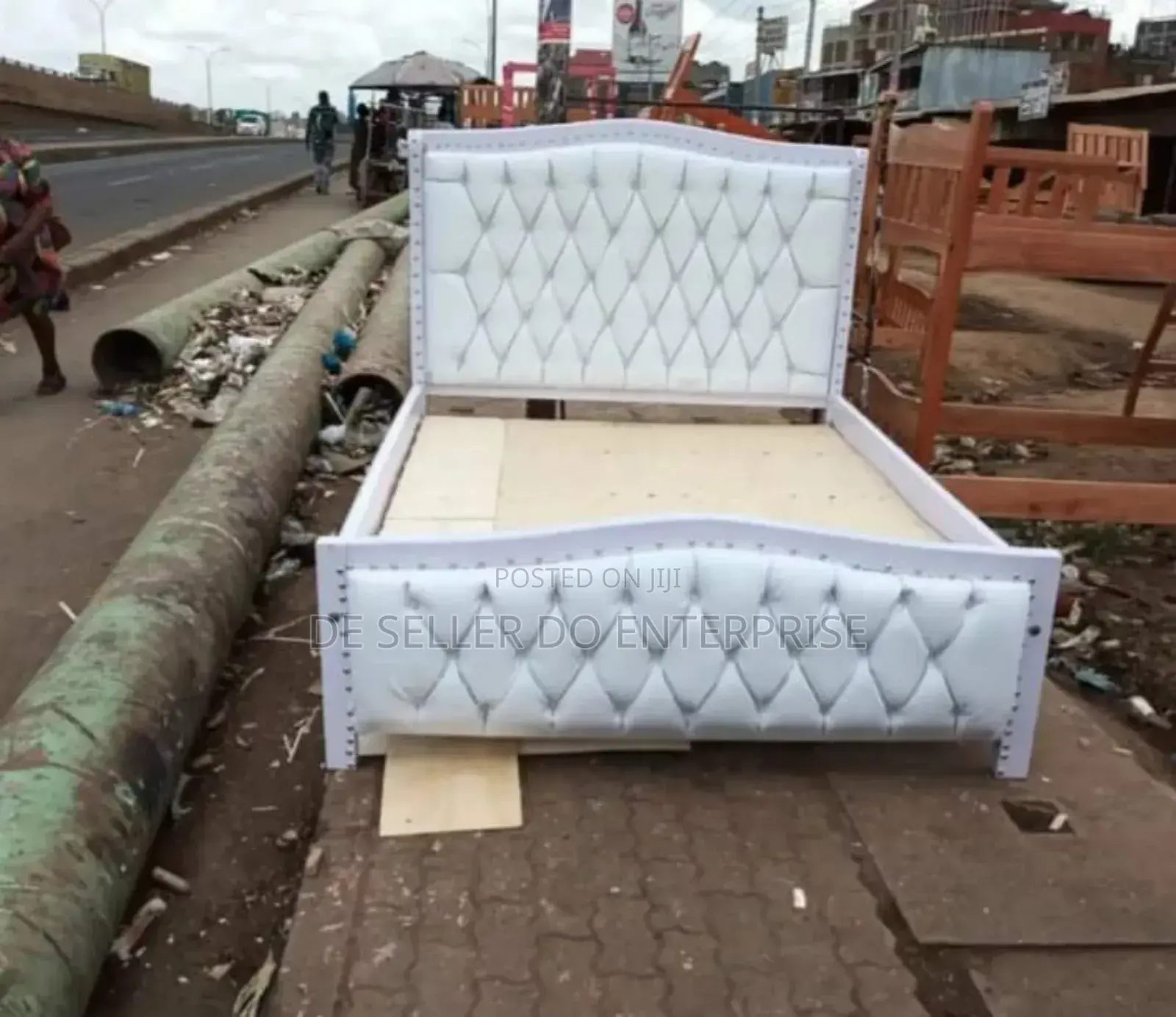 5*6 Mountain White Bed