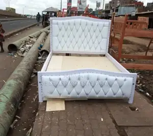 Clean White 5x6 Mocket Bed