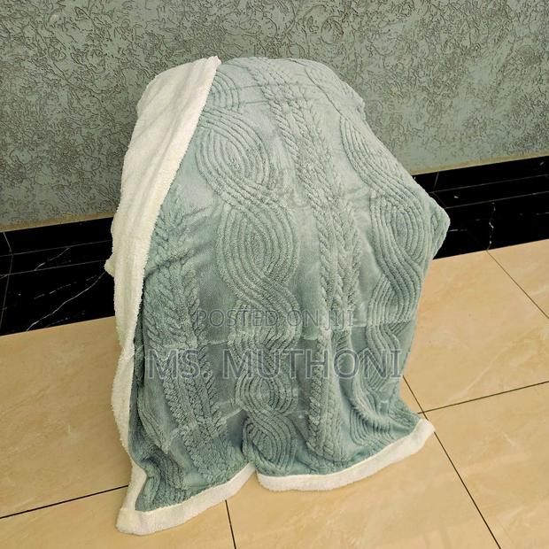 Lambswool Double Sided Throw Blanket* Size 200*230cm ( 6*7) - thumbnail 3
