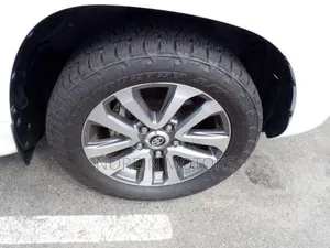 Toyota Land Cruiser 2019 Pearl