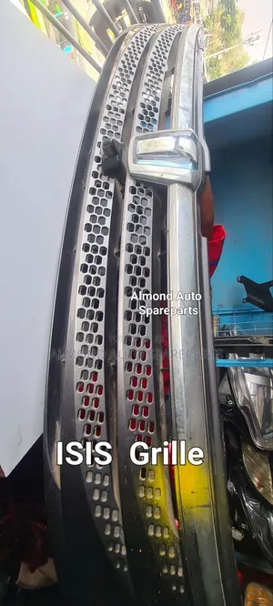 Toyota Isis Grille