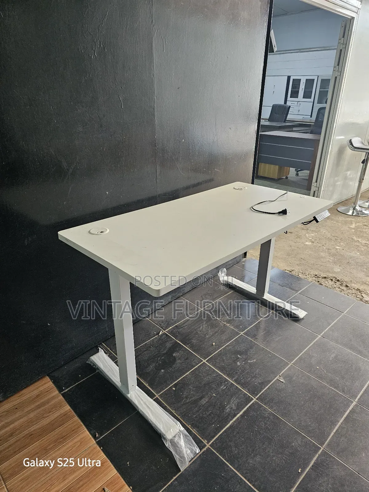 Adjustable Hight Electric Table E005