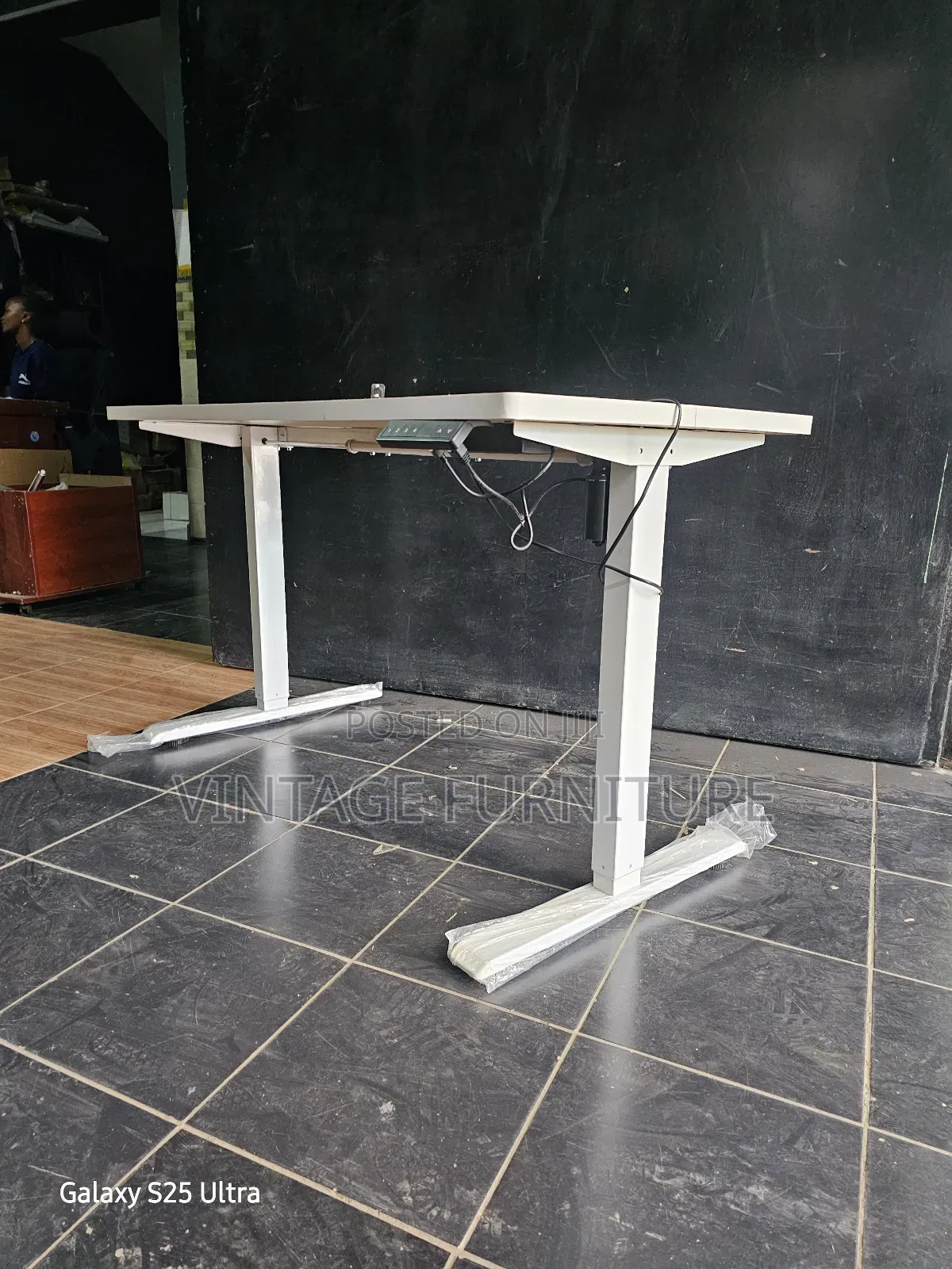 Adjustable Hight Electric Table E005