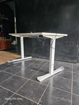 Adjustable Hight Electric Table E005