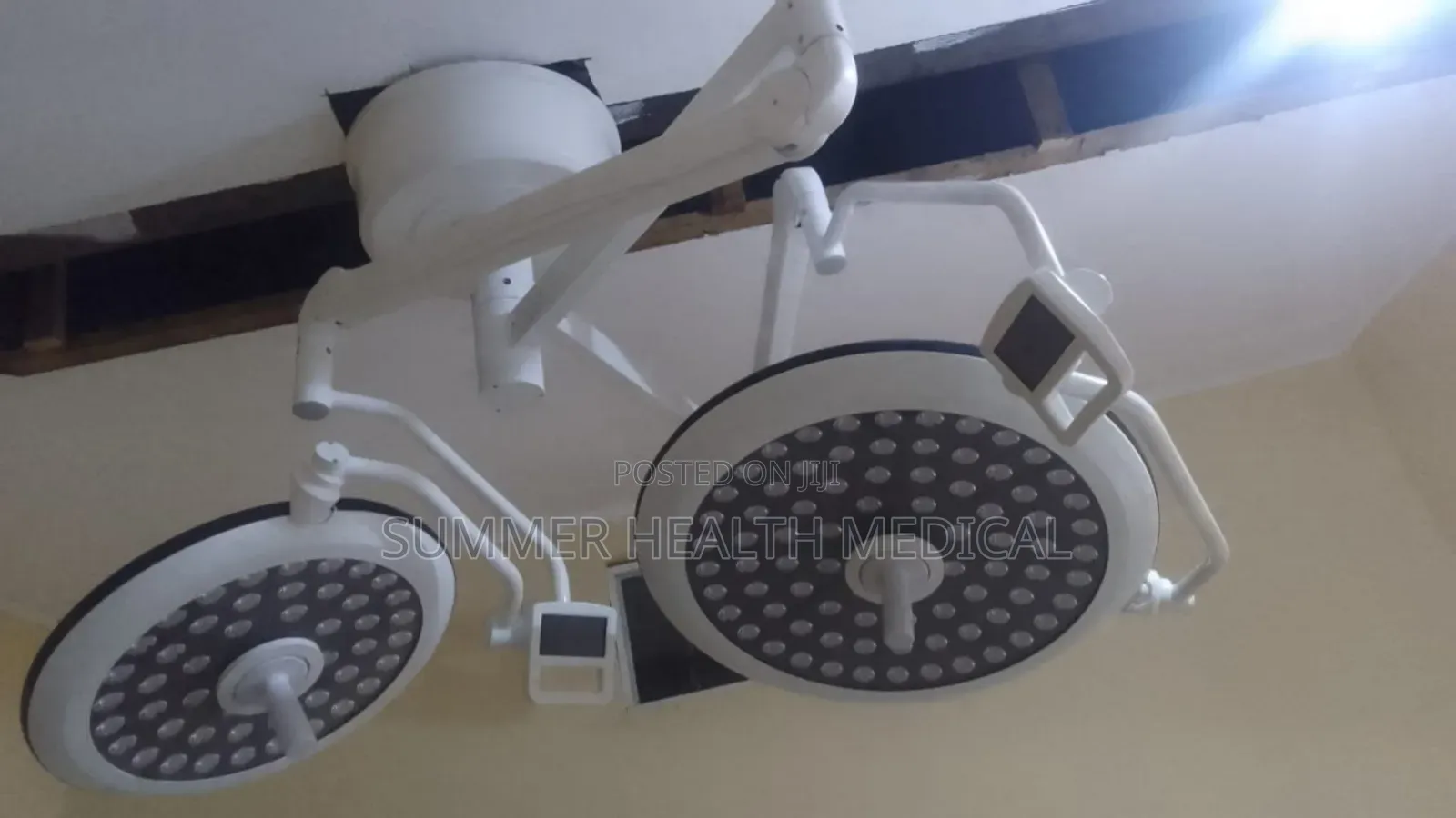 Double-Arm Theatre Light