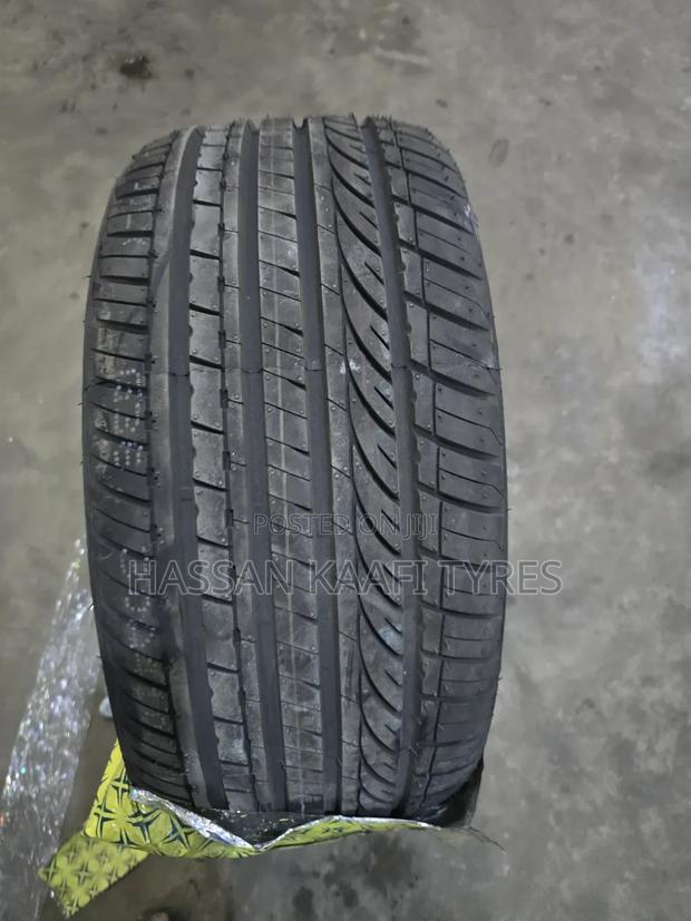 235/35r19 Dearly Tyre - thumbnail 2