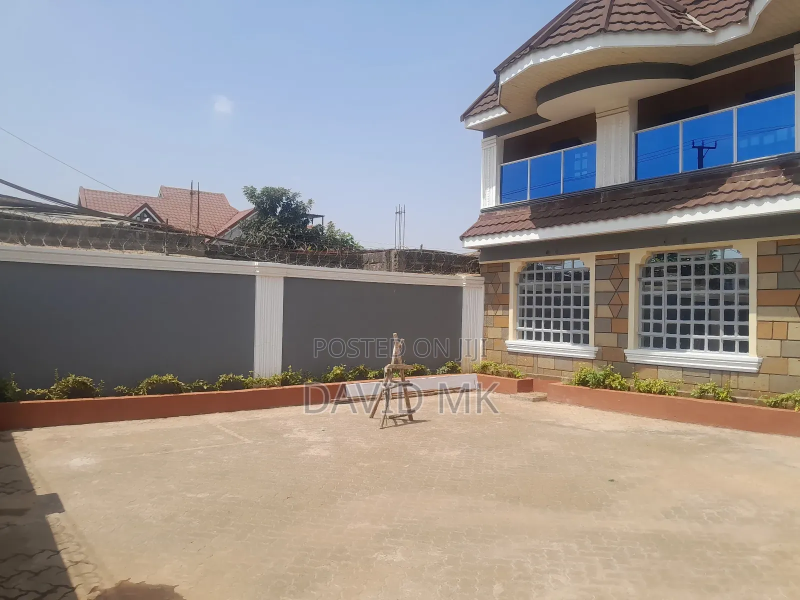 4bdrm Maisonette in Membley for sale