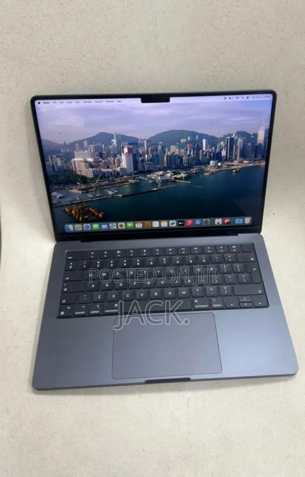 Laptop Apple MacBook Pro 2024 M3 14-inch 18GB Apple M3 Pro SSD 512GB