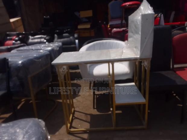 Nail Table - main view