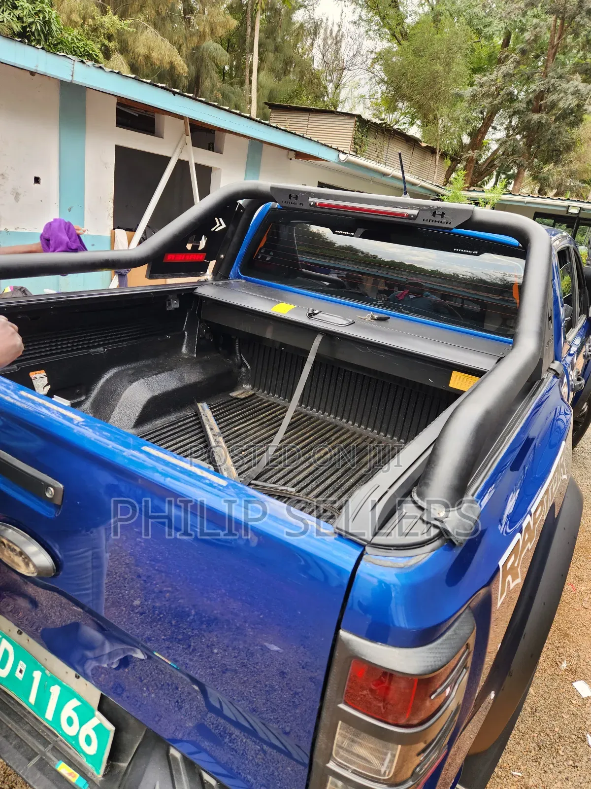 Double Cab Hilux Revo 2015+ Manual Roller Lid Tonneau