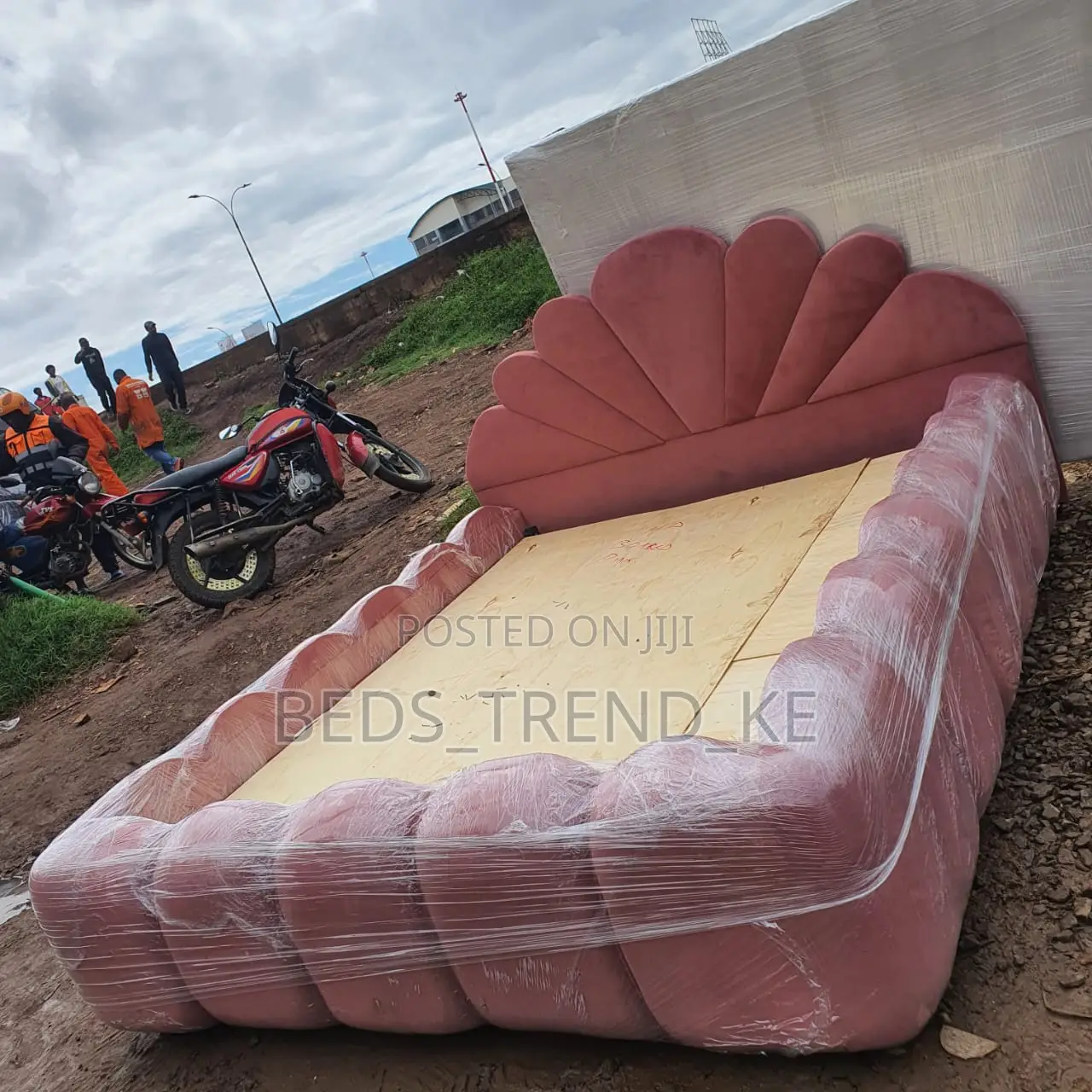 Low Profile Bubble Bed 6 by 6 Ft