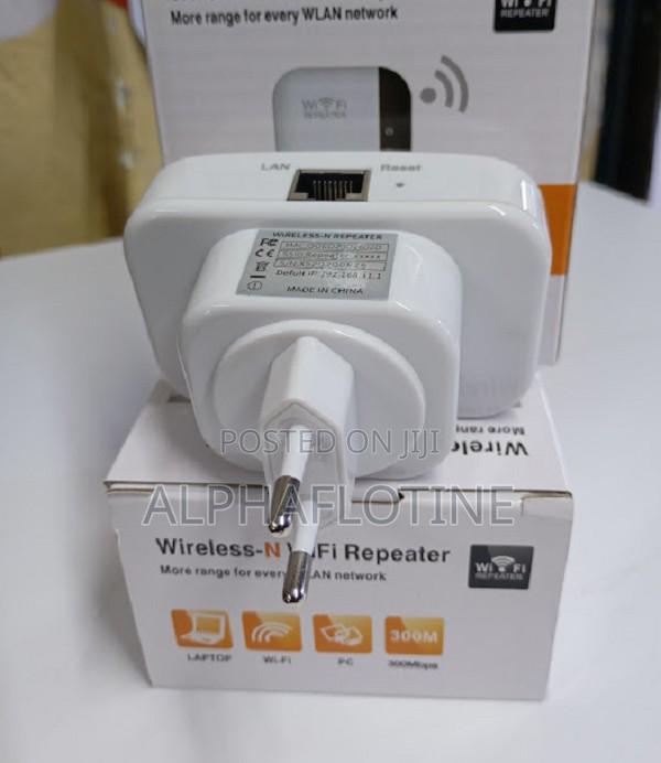 Signal Boosting Device/Wifi Range Extender - main view